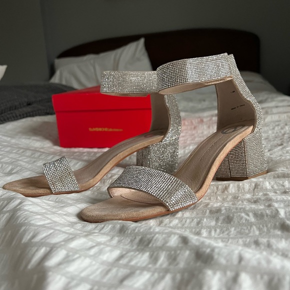 Brown’s The Wishbone Collection Arielle Suede and Rhinestone Heels- size 7.5 - Picture 12 of 14